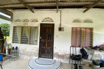 KOTA TINGGI : Tanah 2 Ekar Beserta Rumah utk Dijual