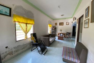 KOTA TINGGI : Tanah 2 Ekar Beserta Rumah utk Dijual