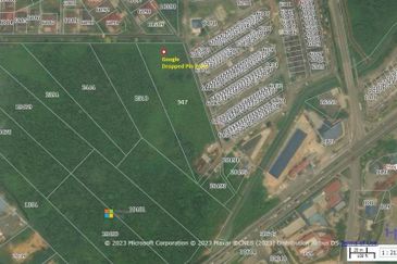 BANDAR KOTA TINGGI : Tanah 2 Ekar Zoning Residensi Untuk Dijual
