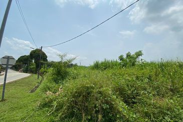 BANDAR KOTA TINGGI : Tanah 2 Ekar Zoning Residensi Untuk Dijual