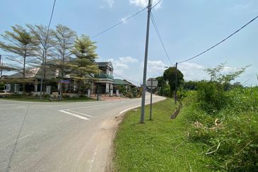 BANDAR KOTA TINGGI : Tanah 2 Ekar Zoning Residensi Untuk Dijual