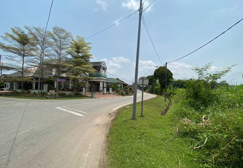 BANDAR KOTA TINGGI : Tanah 2 Ekar Zoning Residensi Untuk Dijual