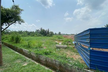BANDAR KOTA TINGGI : Tanah 2 Ekar Zoning Residensi Untuk Dijual