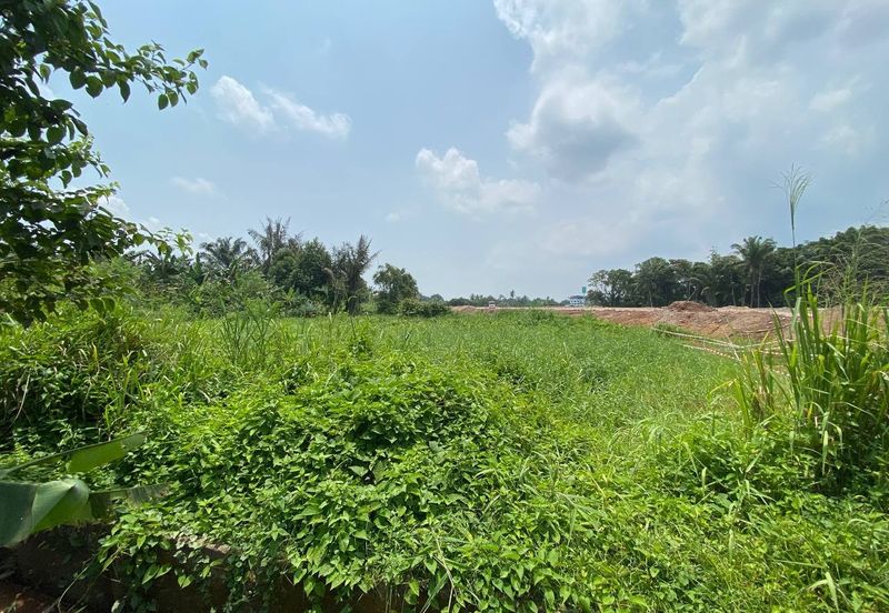 BANDAR KOTA TINGGI : Tanah 2 Ekar Zoning Residensi Untuk Dijual