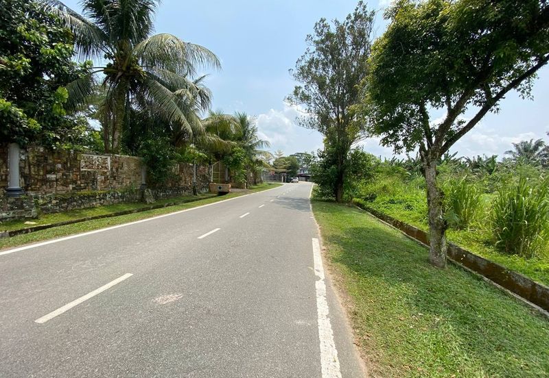 BANDAR KOTA TINGGI : Tanah 2 Ekar Zoning Residensi Untuk Dijual