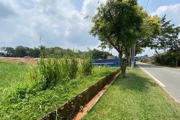 BANDAR KOTA TINGGI : Tanah 2 Ekar Zoning Residensi Untuk Dijual