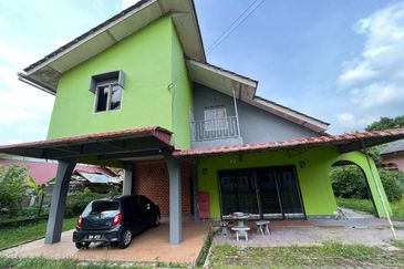 BANGLO @ KG SRI PANTAI, MERSING FOR SALE