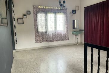 BANGLO @ KG SRI PANTAI, MERSING FOR SALE