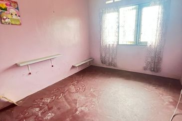 BANGLO @ KG SRI PANTAI, MERSING FOR SALE