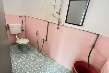 BANGLO @ KG SRI PANTAI, MERSING FOR SALE