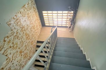 BANGLO @ KG SRI PANTAI, MERSING FOR SALE