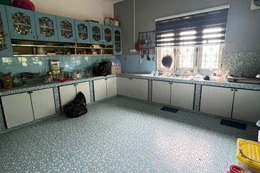 BANGLO @ KG SRI PANTAI, MERSING FOR SALE