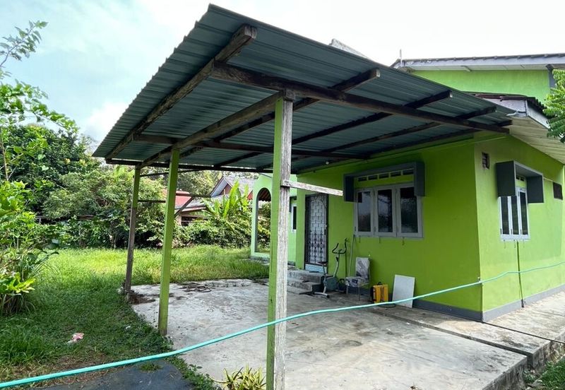 BANGLO @ KG SRI PANTAI, MERSING FOR SALE