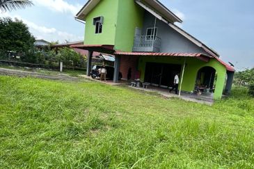 BANGLO @ KG SRI PANTAI, MERSING FOR SALE