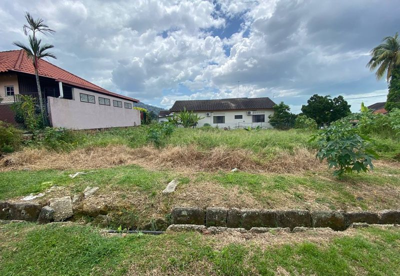 TANAH LOT BANGUNAN @ JALAN DAHLIA, BATU PAHAT FOR SALE