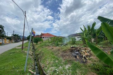 TANAH LOT BANGUNAN @ JALAN DAHLIA, BATU PAHAT FOR SALE