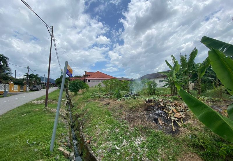 TANAH LOT BANGUNAN @ JALAN DAHLIA, BATU PAHAT FOR SALE