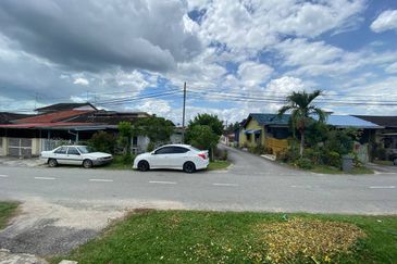 TANAH LOT BANGUNAN @ JALAN DAHLIA, BATU PAHAT FOR SALE