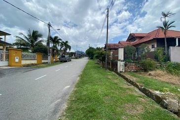 TANAH LOT BANGUNAN @ JALAN DAHLIA, BATU PAHAT FOR SALE