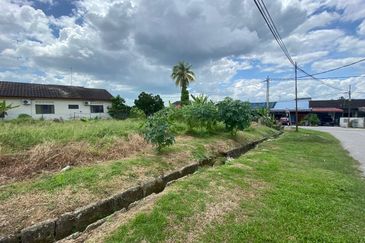 TANAH LOT BANGUNAN @ JALAN DAHLIA, BATU PAHAT FOR SALE