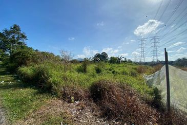 TANAH LOT LUAS @ KG SINARAN BARU, SEELONG FOR SALE