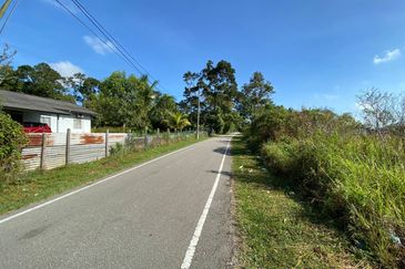 TANAH LOT LUAS @ KG SINARAN BARU, SEELONG FOR SALE