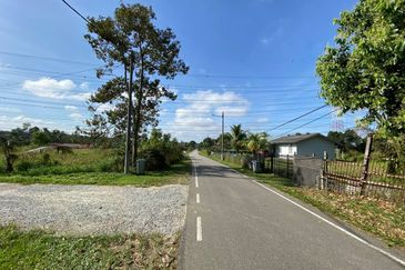 TANAH LOT LUAS @ KG SINARAN BARU, SEELONG FOR SALE