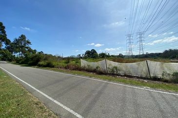 TANAH LOT LUAS @ KG SINARAN BARU, SEELONG FOR SALE