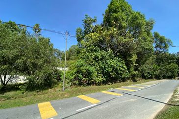 TANAH SETENGAH EKAR @ BANJARAN KEMPAS FOR SALE