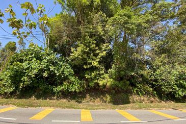 TANAH SETENGAH EKAR @ BANJARAN KEMPAS FOR SALE