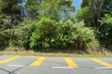 TANAH SETENGAH EKAR @ BANJARAN KEMPAS FOR SALE