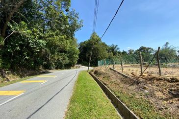 TANAH SETENGAH EKAR @ BANJARAN KEMPAS FOR SALE