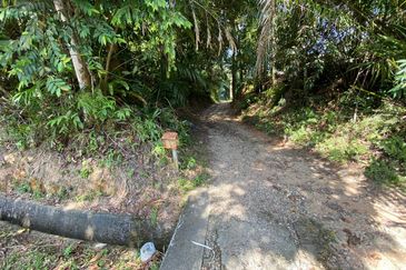 TANAH SETENGAH EKAR @ BANJARAN KEMPAS FOR SALE