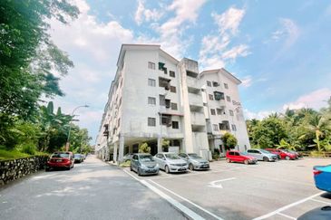 RUMAH RAKYAT, JALAN KASAWARI LARKIN FOR SALE