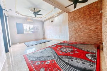 RUMAH RAKYAT, JALAN KASAWARI LARKIN FOR SALE