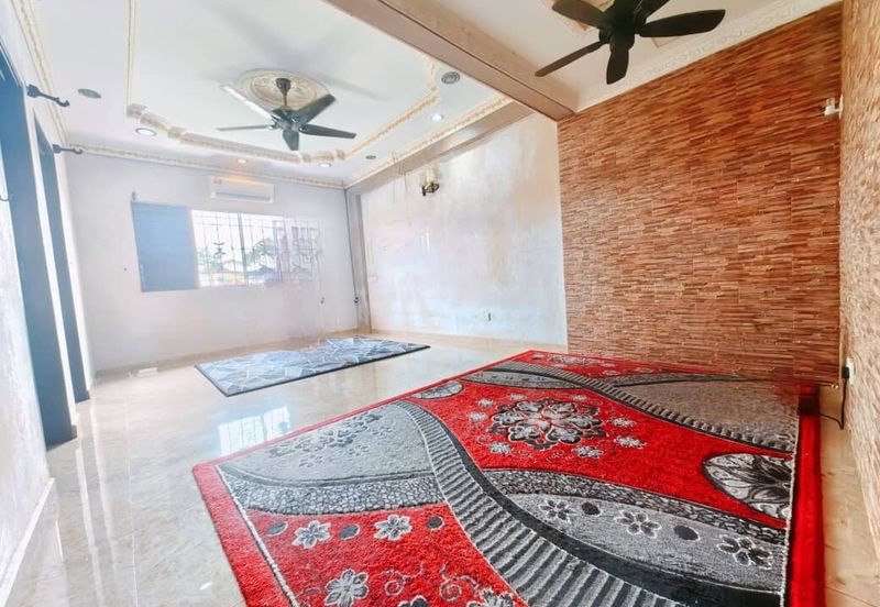 RUMAH RAKYAT, JALAN KASAWARI LARKIN FOR SALE