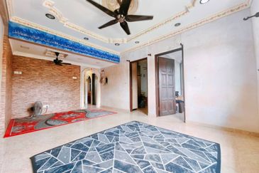 RUMAH RAKYAT, JALAN KASAWARI LARKIN FOR SALE