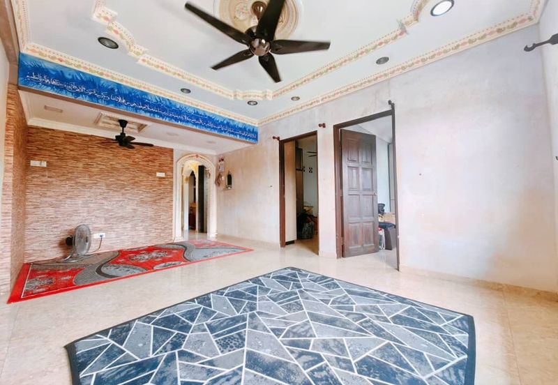 RUMAH RAKYAT, JALAN KASAWARI LARKIN FOR SALE