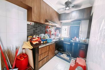 RUMAH RAKYAT, JALAN KASAWARI LARKIN FOR SALE