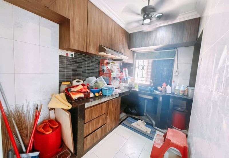 RUMAH RAKYAT, JALAN KASAWARI LARKIN FOR SALE