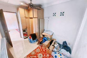 RUMAH RAKYAT, JALAN KASAWARI LARKIN FOR SALE