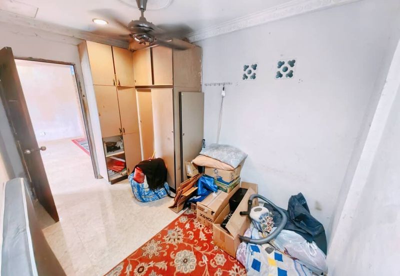 RUMAH RAKYAT, JALAN KASAWARI LARKIN FOR SALE