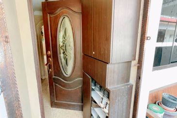 RUMAH RAKYAT, JALAN KASAWARI LARKIN FOR SALE