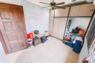 RUMAH RAKYAT, JALAN KASAWARI LARKIN FOR SALE