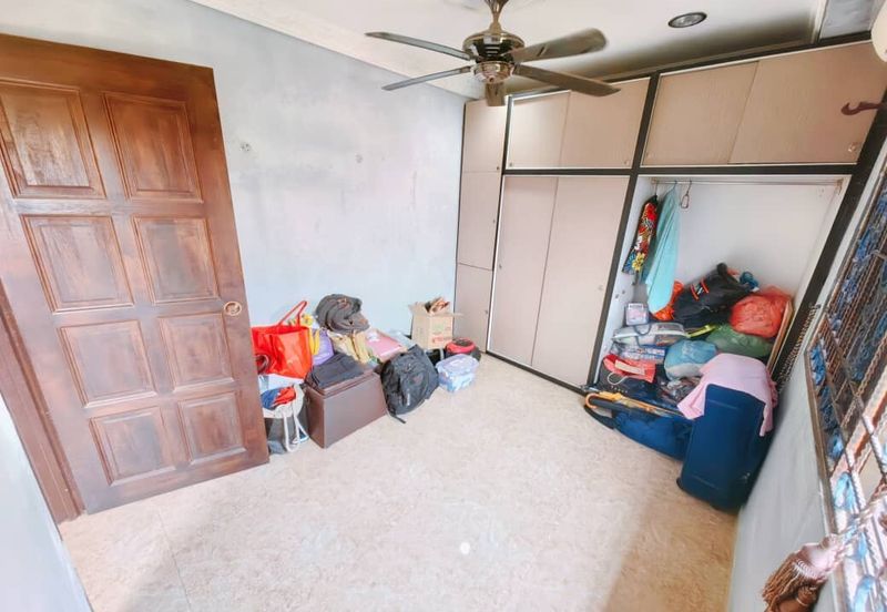 RUMAH RAKYAT, JALAN KASAWARI LARKIN FOR SALE