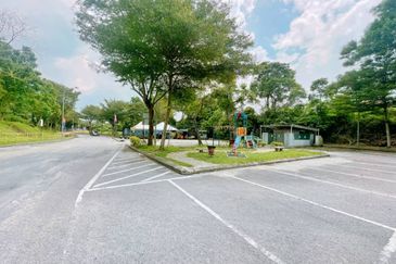 RUMAH RAKYAT, JALAN KASAWARI LARKIN FOR SALE