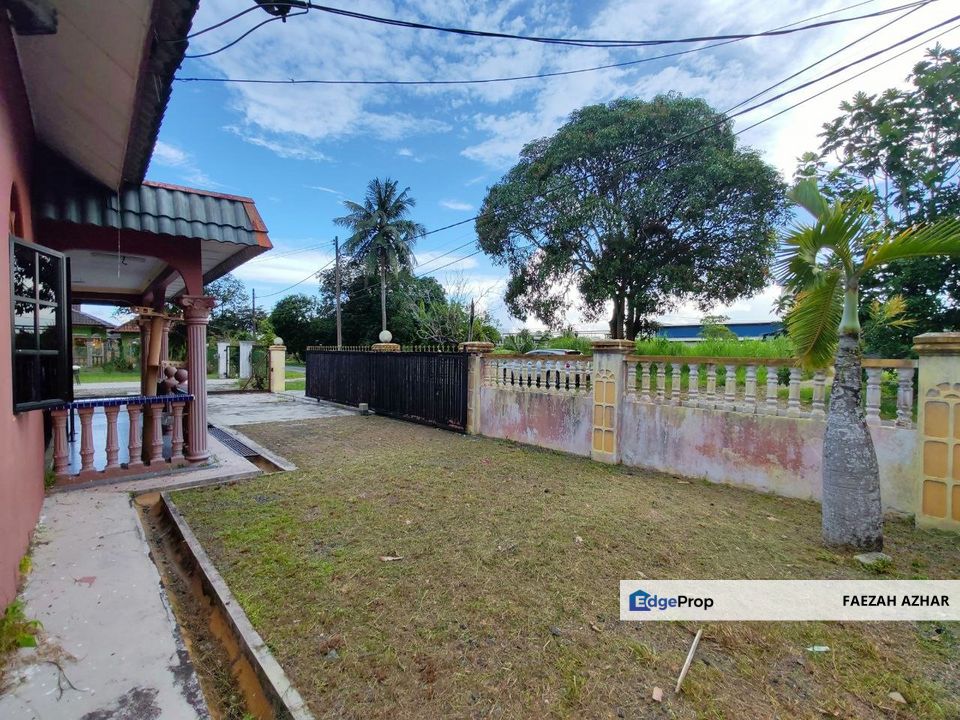 BANGLO OPEN FACING VIEW @ API-API, PONTIAN FOR SALE, Johor, Pontian