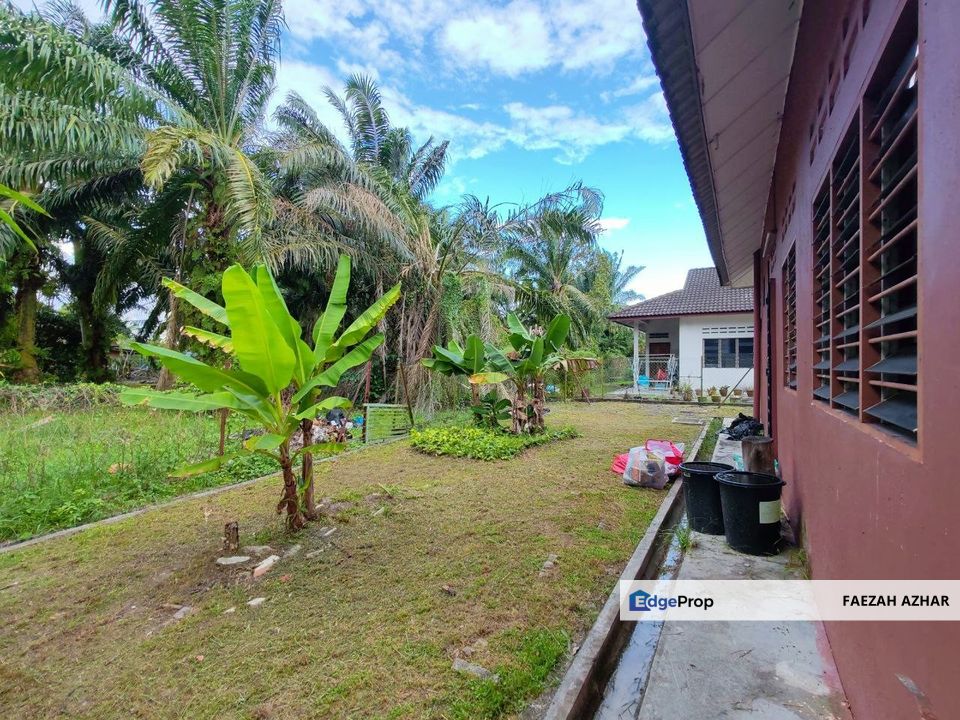 BANGLO OPEN FACING VIEW @ API-API, PONTIAN FOR SALE, Johor, Pontian