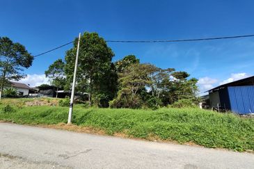 TANAH LOT LUAS @ KG MAJU JAYA, KEMPAS LAMA FOR SALE