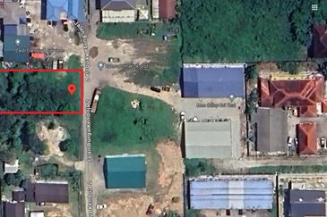 TANAH LOT LUAS @ KG MAJU JAYA, KEMPAS LAMA FOR SALE